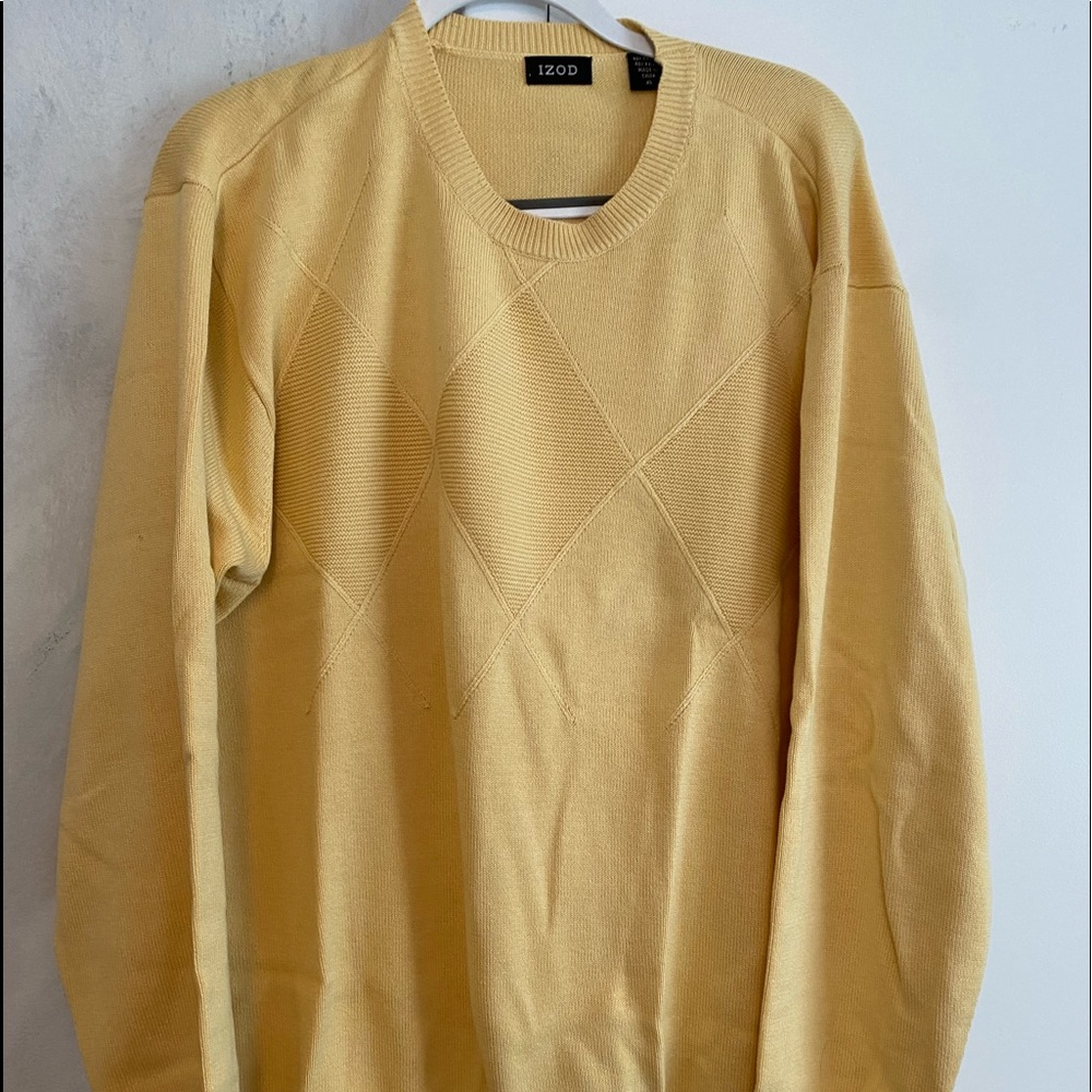 Izod Mens yellow cable crew sweater (XL)